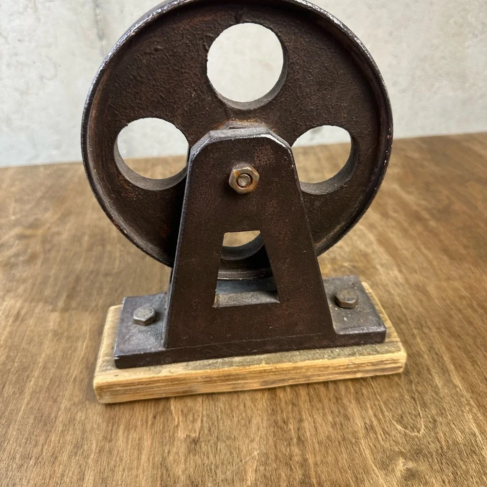 Vintage Industrial Metal Pulley - Picture 3 of 8